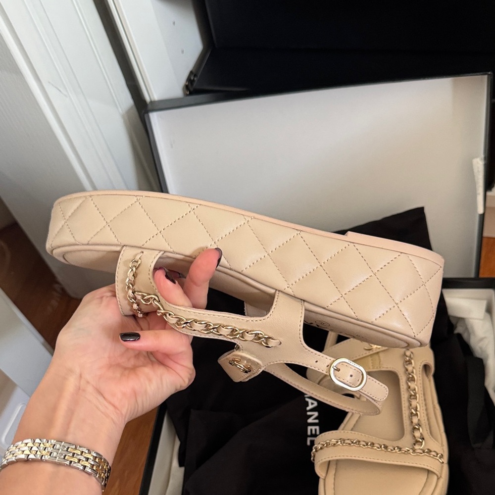 CHANEL Nude Sandals with Chain Accent - Picture 4 of 11